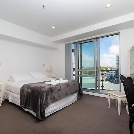 Beautiful Central Home With Balcony Auckland City